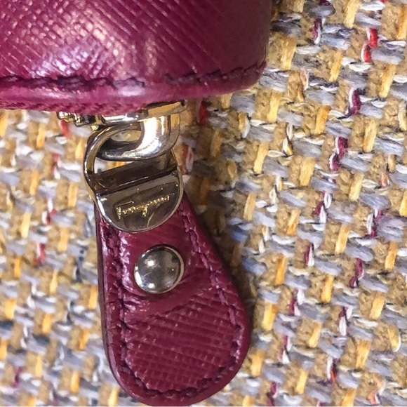 SALVATORE FERRAGAMO Gancini Fuchsia Leather Full Zip Continental Wallet WITH BOX - Picture 9 of 17